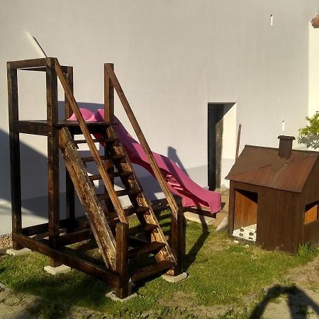 Ubytovani U Dvoraku Veseli nad Luznici Exterior photo