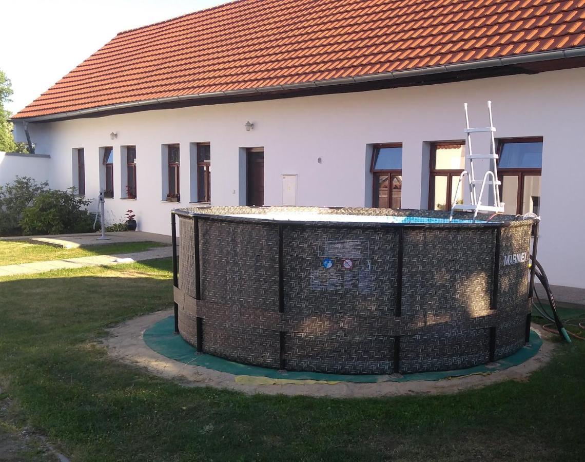 Ubytovani U Dvoraku Veseli nad Luznici Exterior photo