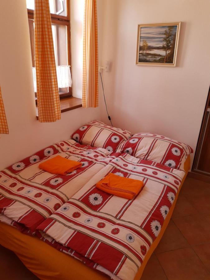 Ubytovani U Dvoraku Veseli nad Luznici Exterior photo
