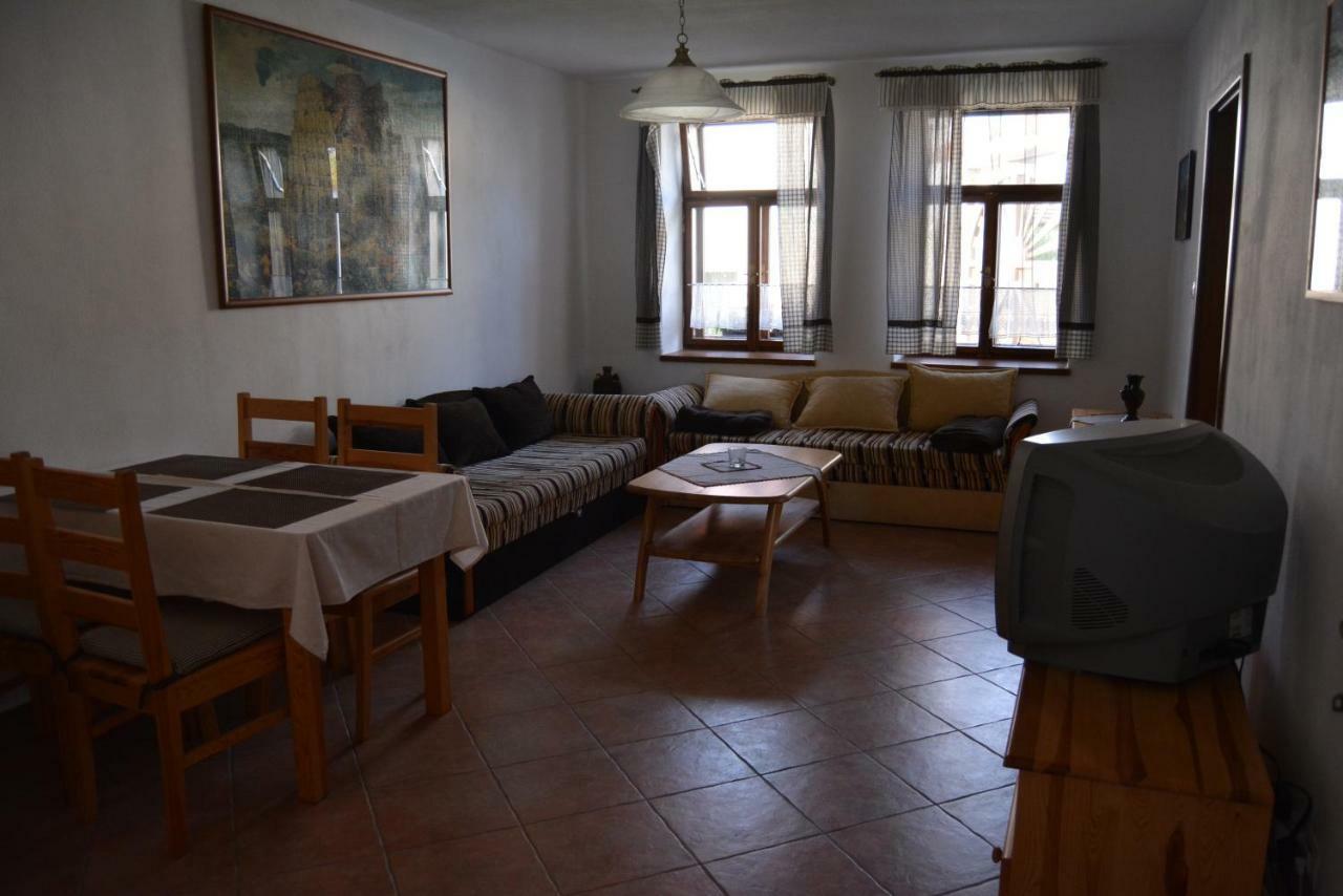 Ubytovani U Dvoraku Veseli nad Luznici Exterior photo